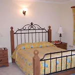 Bar-B-Barn Beach Hotel