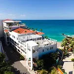 Maho Beach House - Luxe Studio - Ocean Escape