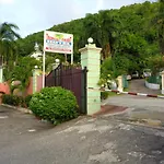 Tropical Court Hotel