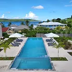 Crawlbay Suites Hotel