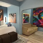 Old Crow Hotel And Suites