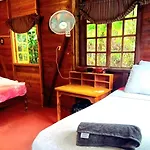 La Familia Guest House And Natural Farm
