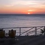 Whitehouse Lagun Apartments