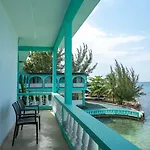 Ocean Front Triple Room At Sahara Hotel