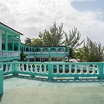 Ocean Front Triple Room At Sahara Hotel