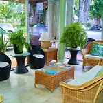 Tropical Sunset Beach Apartment Hotel