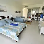 Seawinds Studio - Beachfront Getaway