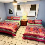 Esperanza Inn Guesthouse (Adults Only)