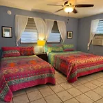 Esperanza Inn Guesthouse (Adults Only)
