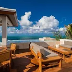 Luxurious Beachfront 2 Bedroom Villa On Smith\'S Reef