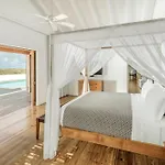 Como Parrot Cay