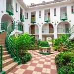 Heart Of Ocho Rios-Free Beach Acess-King Bed-Pool-Free Parking-Gated Complex-Free Wifi 100Mbps