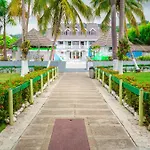 Heart Of Ocho Rios-Free Beach Acess-King Bed-Pool-Free Parking-Gated Complex-Free Wifi 100Mbps