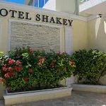 Hotel Shakey