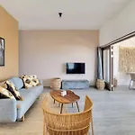 Sunset Breeze Penthouse With A View Towards The Sea