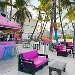 Olas Del Caribe - Vacation Suites With Rooftop Pool - Playa Los Corales