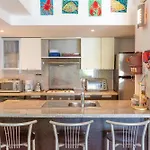Beachfront King Bed Privacyjacuzzifullkitchen