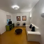 The Dive Hut - Boutique Apartments