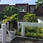Burlingames Villa