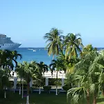 Beach One Bedroom Suite A22