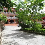 Alicia\'S Palace