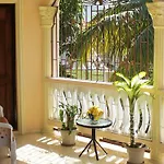Paradise West Gate Hills Apartments