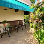 Tio Pepe\'S Guest House