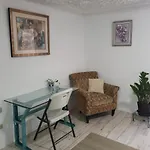 Hill Retreat - Kingston