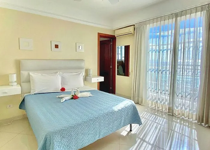 Hotel Shakey