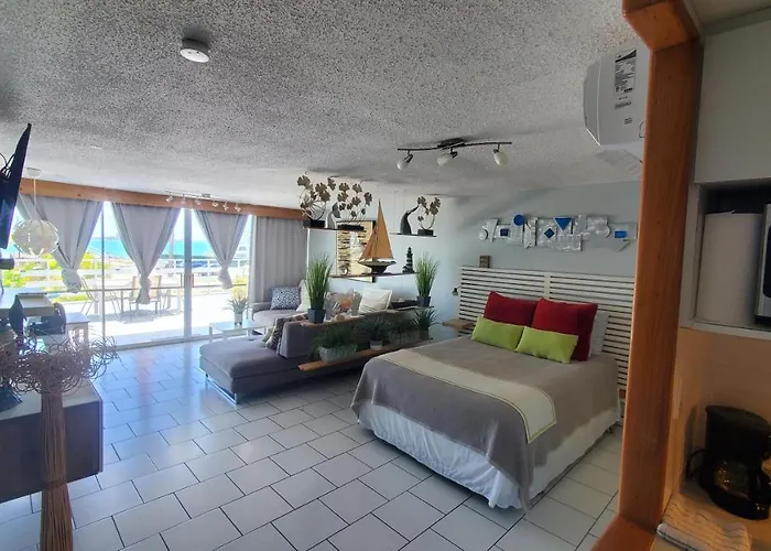 Cozy Apartment, Ocean Front