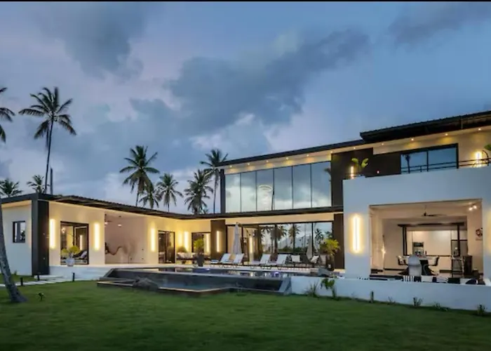 Casa Black And White Frente Al Mar