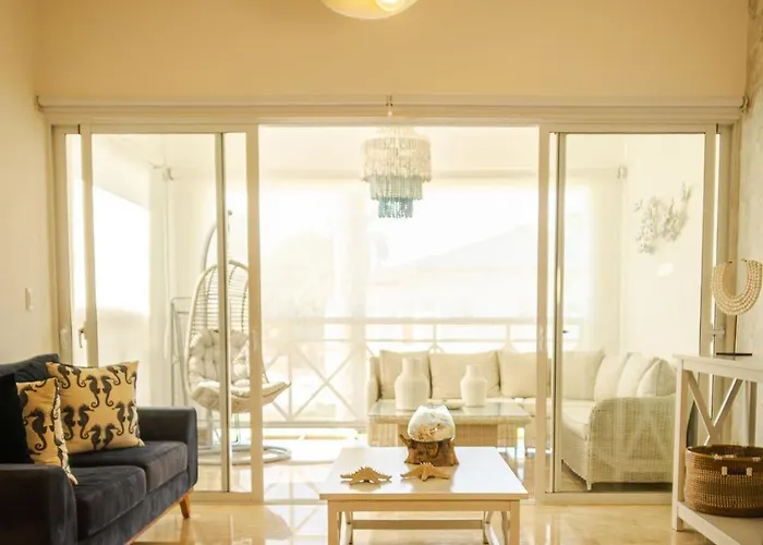 Pop Riviera Golf Suite