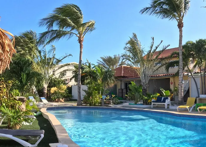 Casalina Garden 2 Blocks To Palm Beach & Kitesurfing School