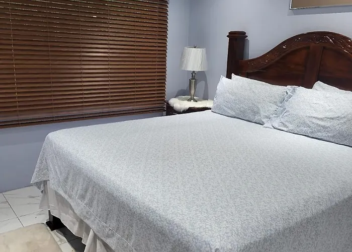 The President Room 5 Minutes To Devon House 4 Waterloo Avenue Kingston