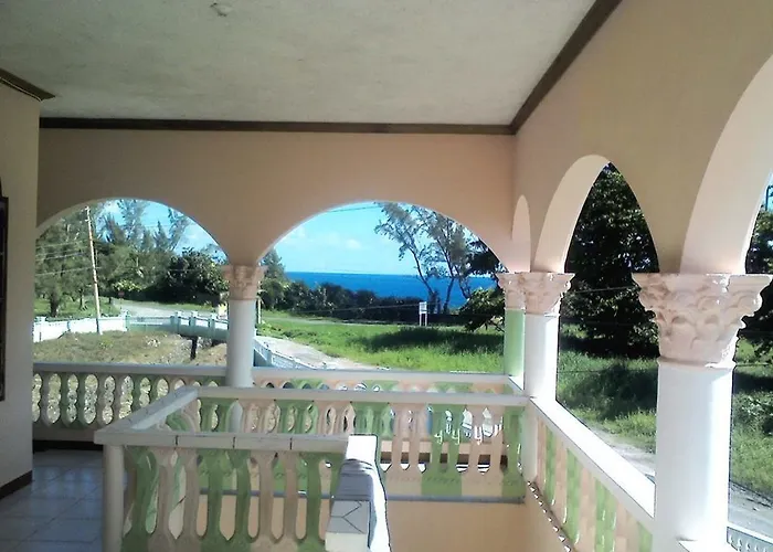 Dolphin Bay Yoga Guest House