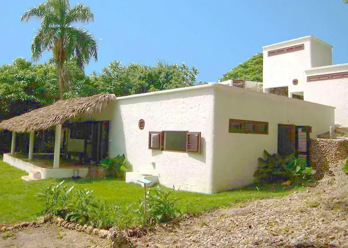 La Cueva Eco-Lodge