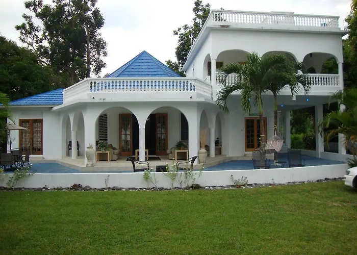 By The Sea Vacation Home And Villa