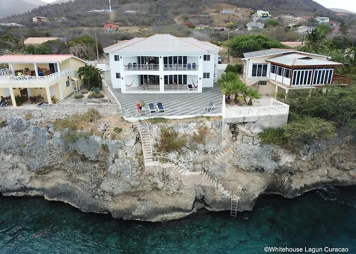 Whitehouse Lagun Apartments