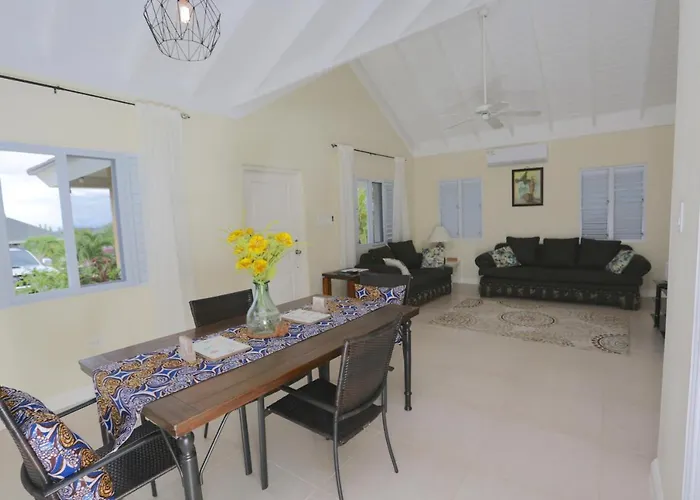 Richmond - Heroes Villa, Ac, Security, Access To Pool, Playground & Private Beach - Welcome Breakfast Basket