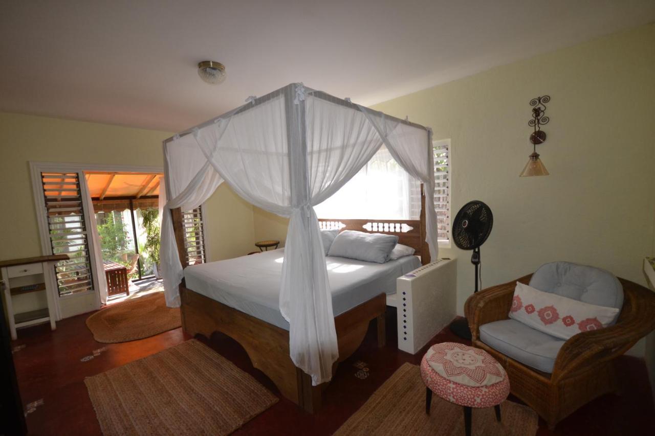 Katamah Beachfront Guesthouse Hotel 4*