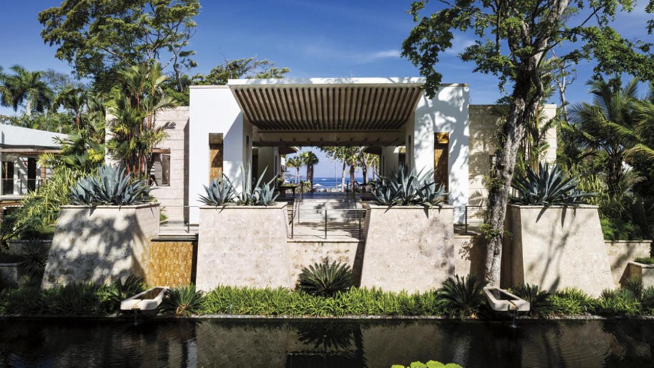 Hotel Residences At Beach, A Ritz Carlton Reserve