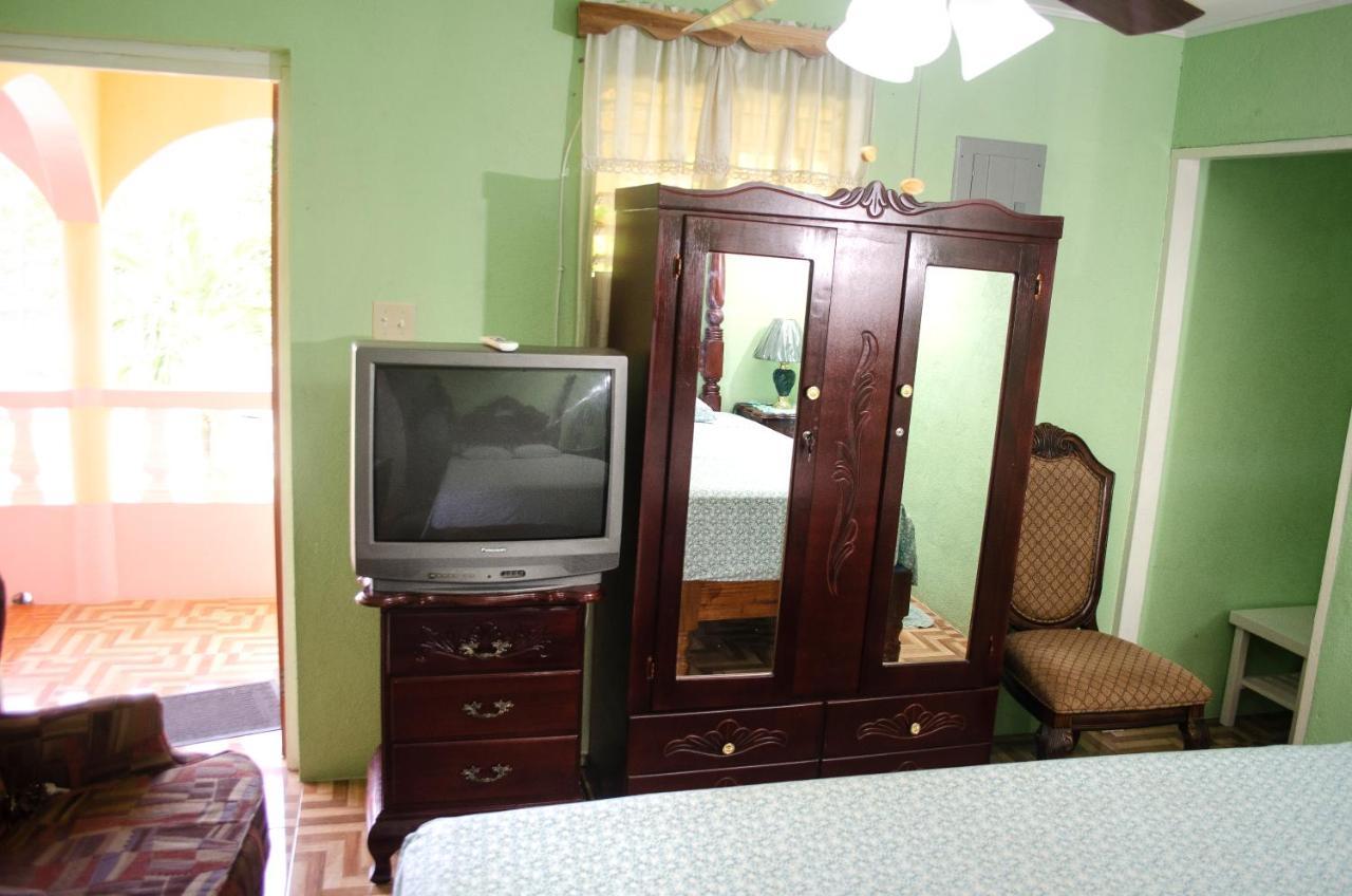 Little Shaw Park Guest house Ocho Rios