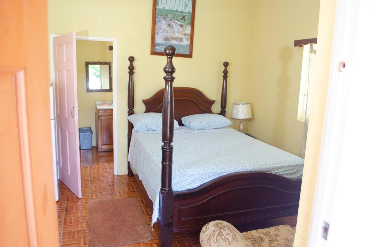 Guest house Little Shaw Park