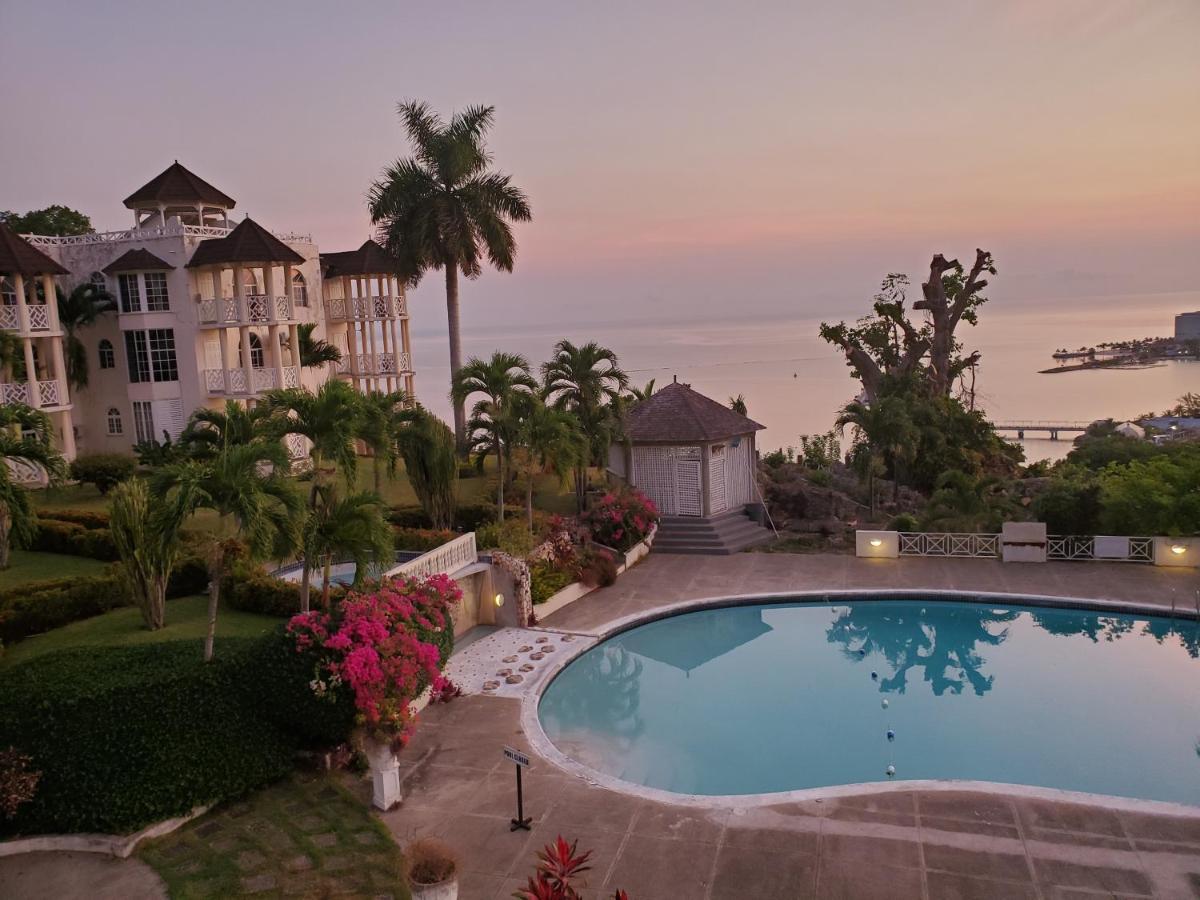 Blue Topaz Holiday home *