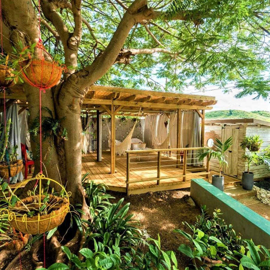 La Jamaca - Island Vibe Inn