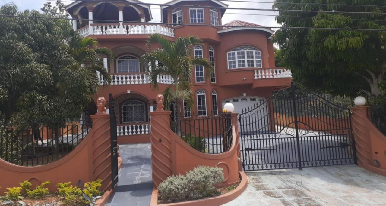 Guest house Cazwin 3*