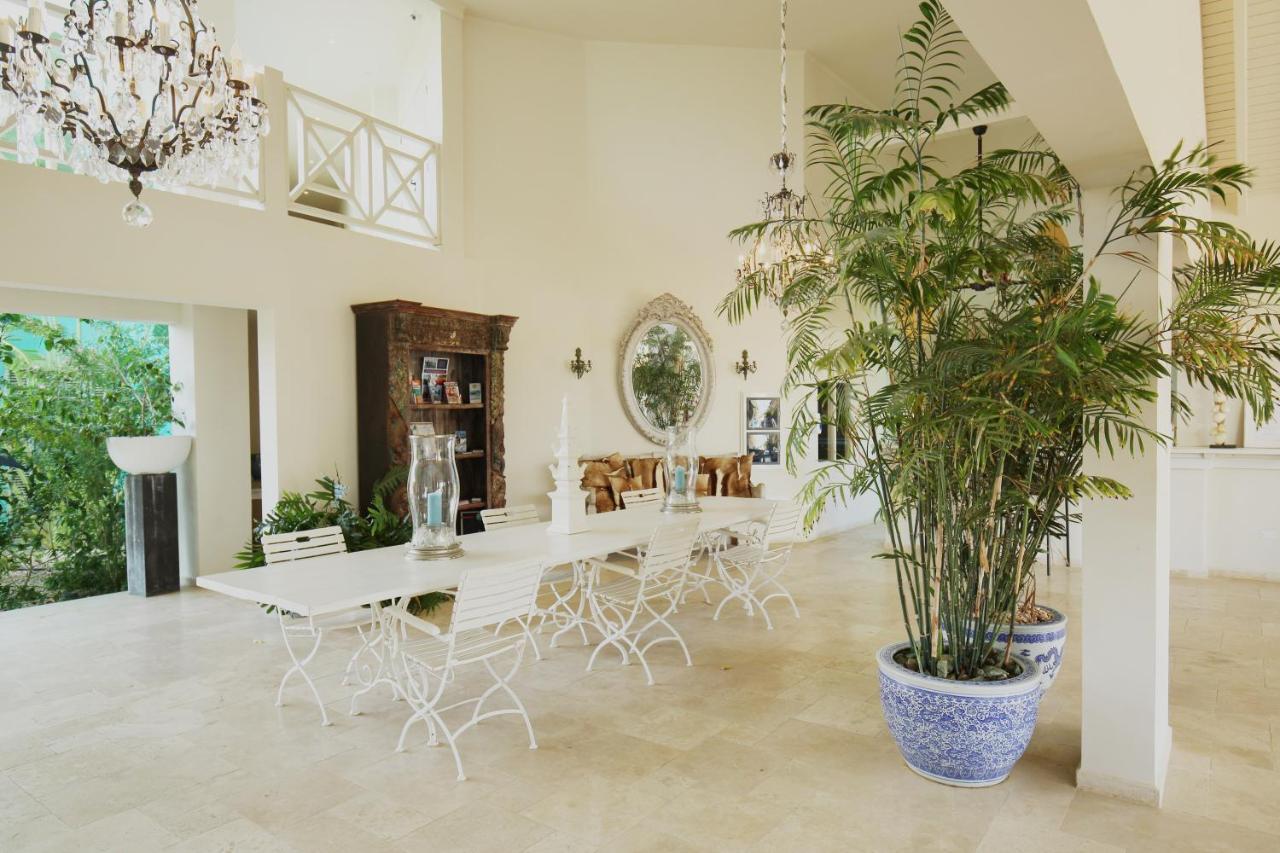 Ocean Breeze Boutique & Marina