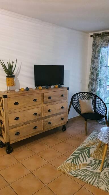 Apartment Cosy, Vue Sur Villages Anne Cheques Acceptes