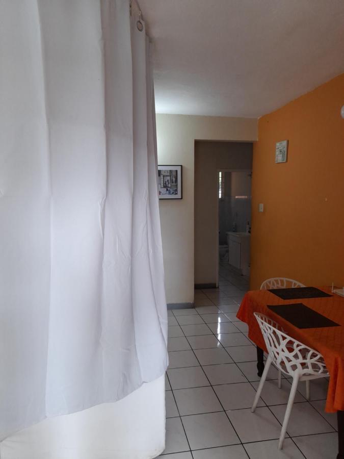 Homestay Camelia Kingston