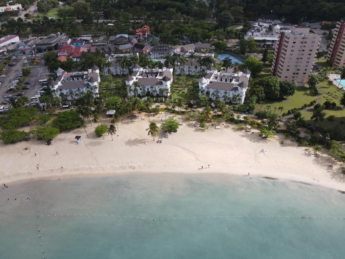 Sandcastles A19 * Ocho Rios